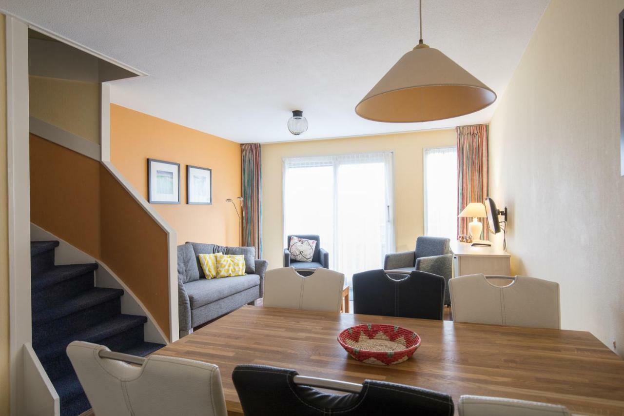 Appartement De Vrijbuiter, Resort Amelander Kaap Холум Екстериор снимка