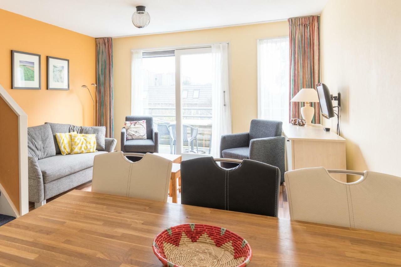 Appartement De Vrijbuiter, Resort Amelander Kaap Холум Екстериор снимка