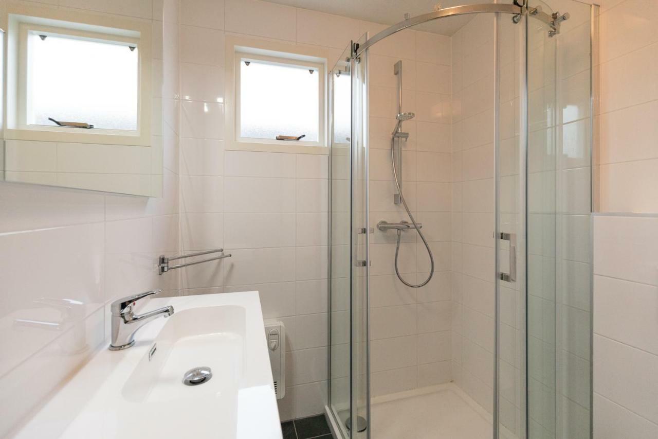 Appartement De Vrijbuiter, Resort Amelander Kaap Холум Екстериор снимка